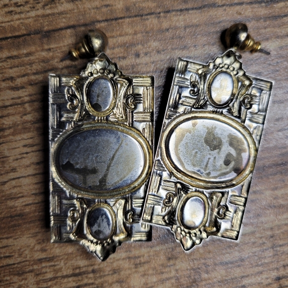 vintage 80s carved gold and black earrings - Picture 3 of 4